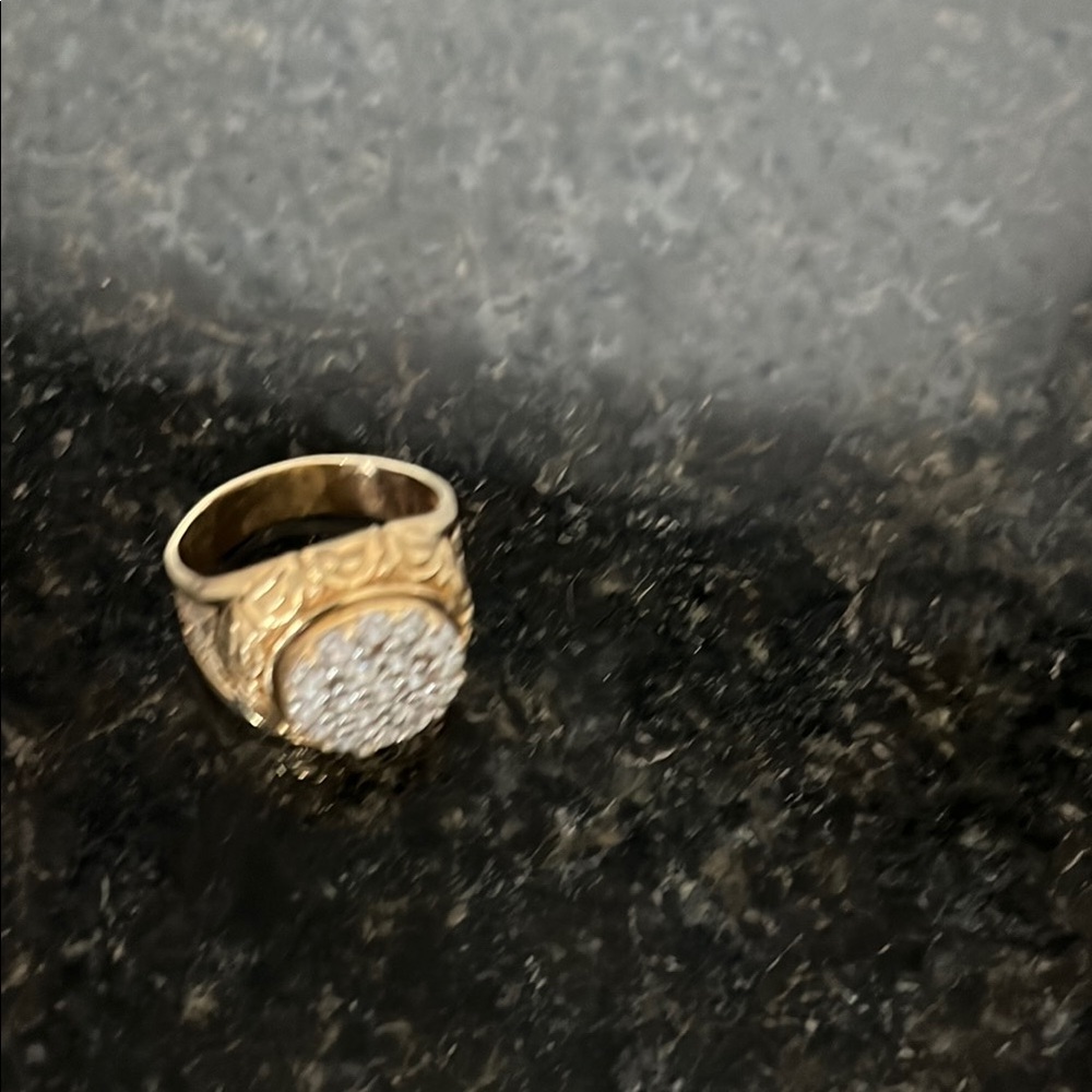 Elegant Gold and Silver Ring - Picture 3 of 4